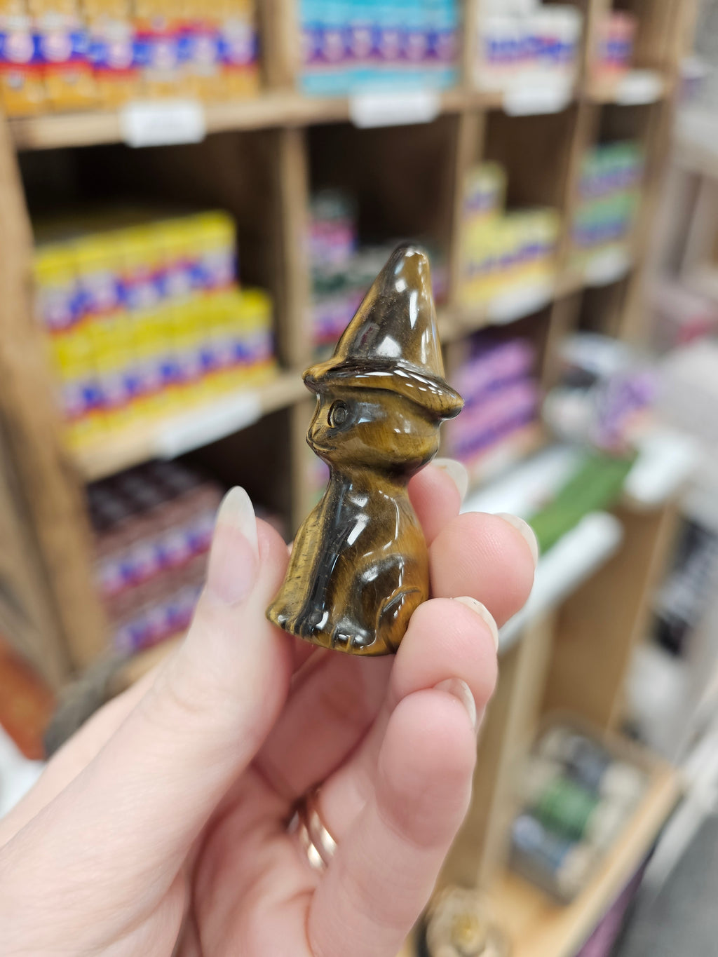 Tigers Eye Cat With Witch Hat Carving