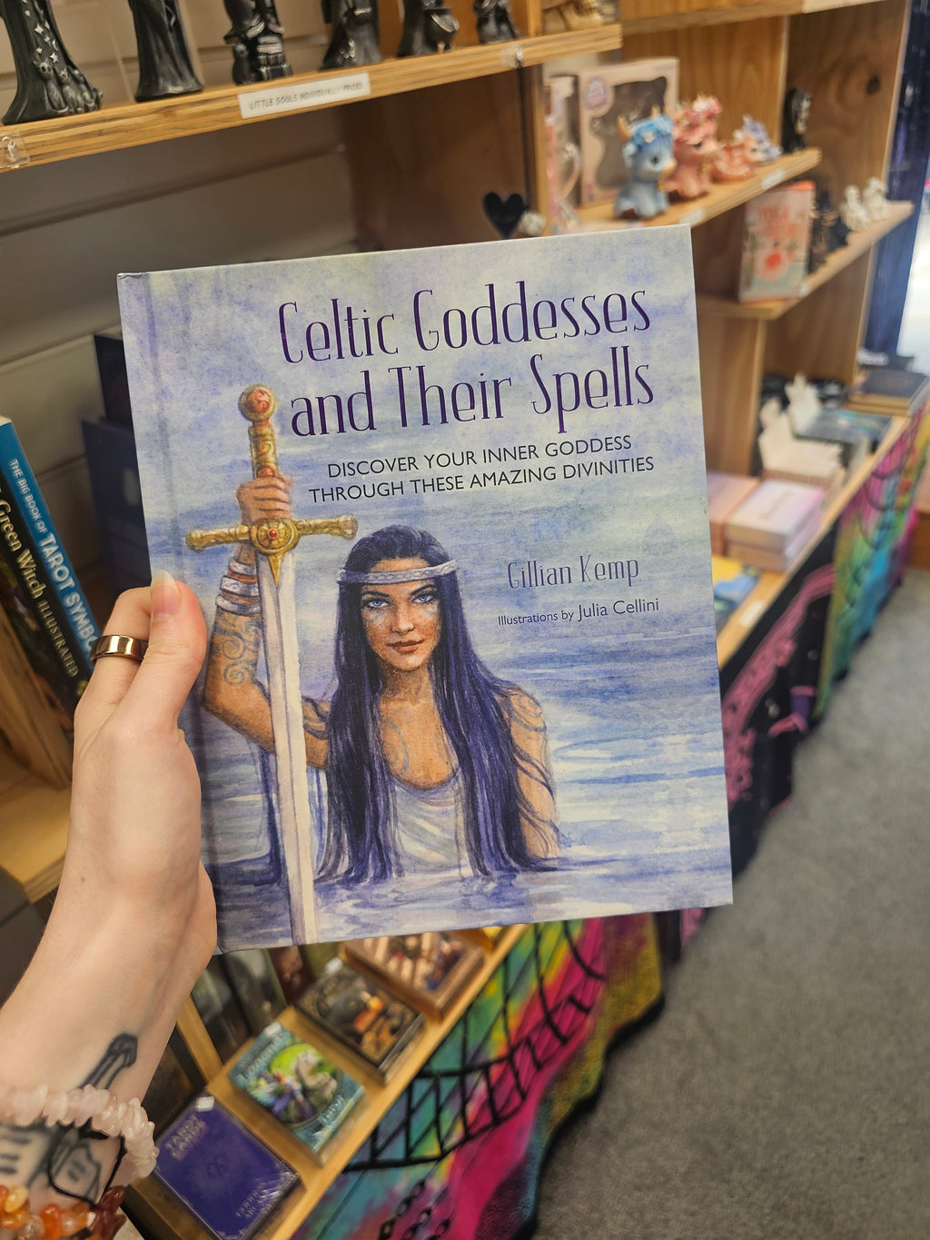 Celtic Goddesses And Their Spells Book