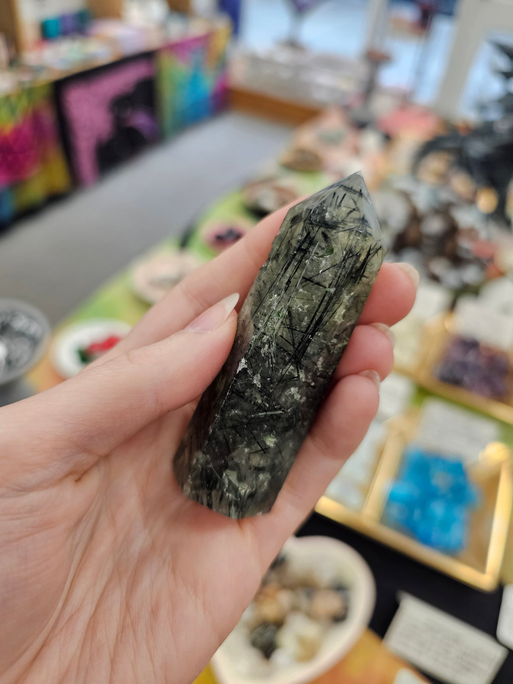 Epidot in Prehnite Crystal Tower