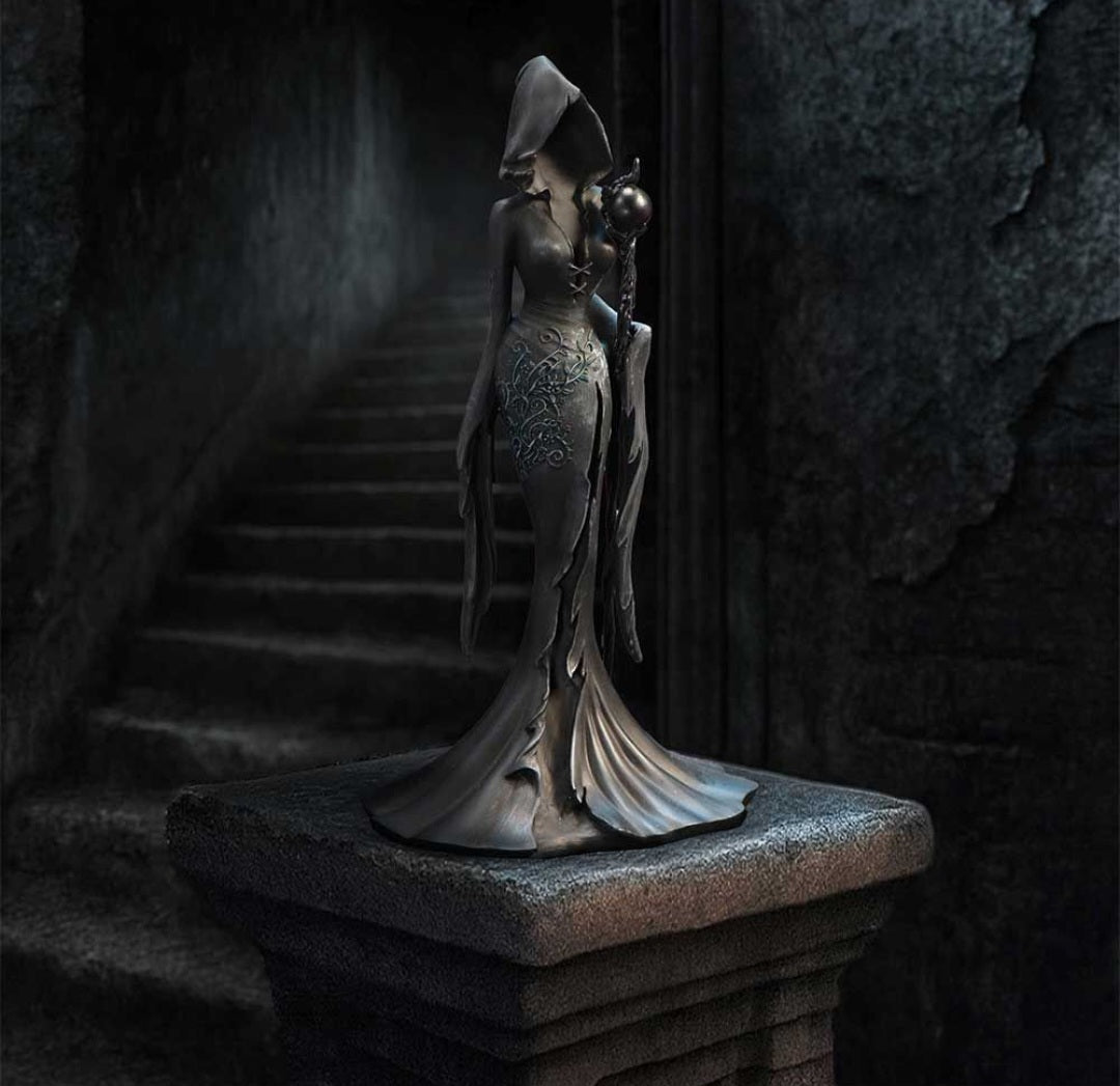 Femme Fetale Collectable - Seer