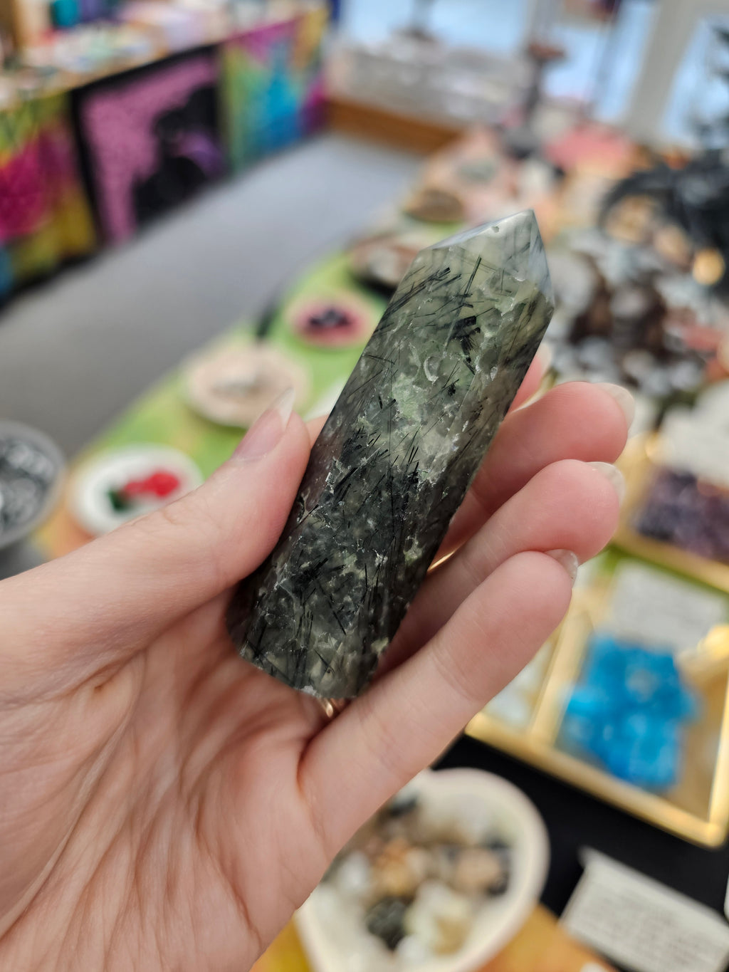 Epidot in Prehnite Crystal Tower
