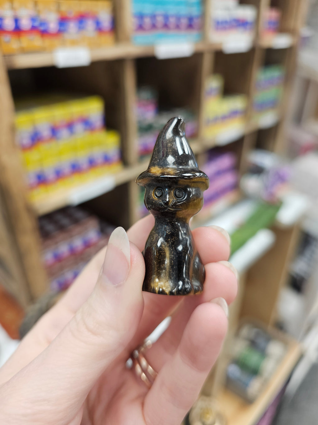 Tigers Eye Cat With Witch Hat Carving